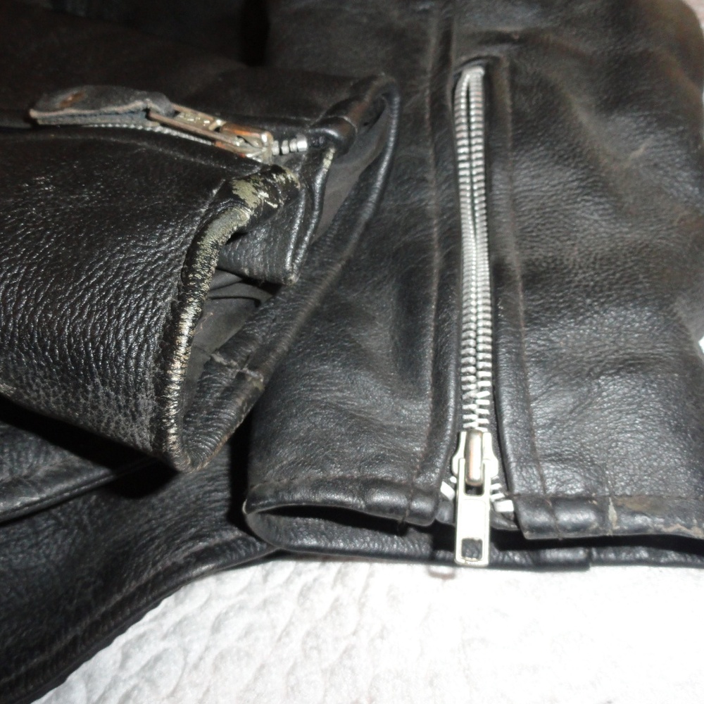 SOLD!! Vintage 1980s Distressed Biker Leather Jack - Picture 6 of 8